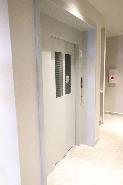物件外観写真8　(エレベーター♪)