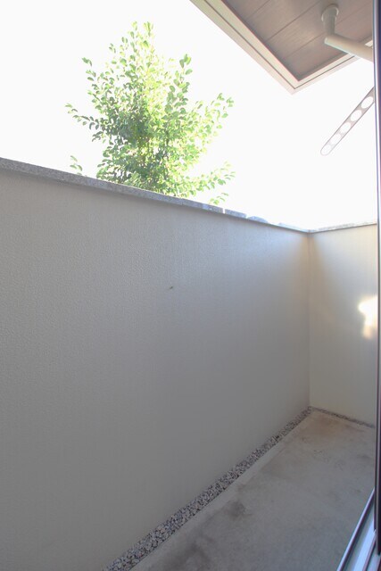 物件内観写真16　(東側ベランダスペース♪)