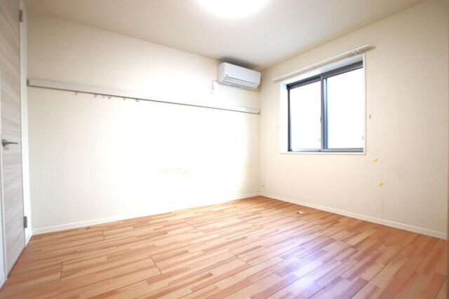 物件内観写真19　(北側洋室は6.4帖♪)