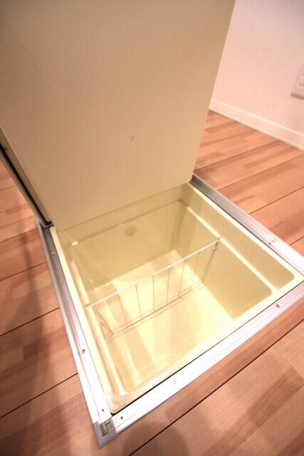 物件内観写真25　(床下収納♪)