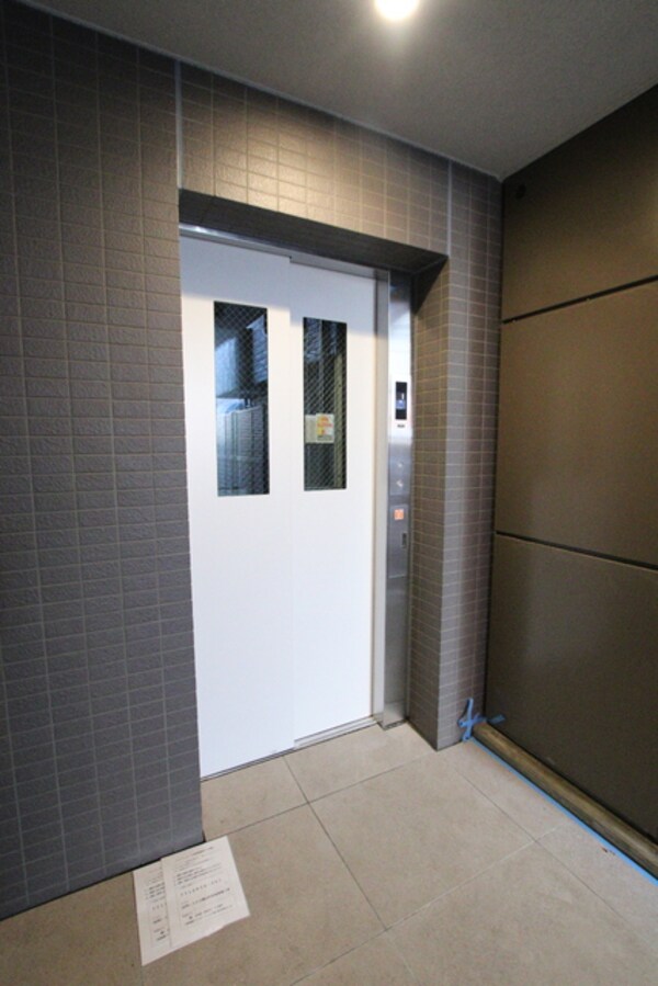 共用設備(エレベーターです♪)