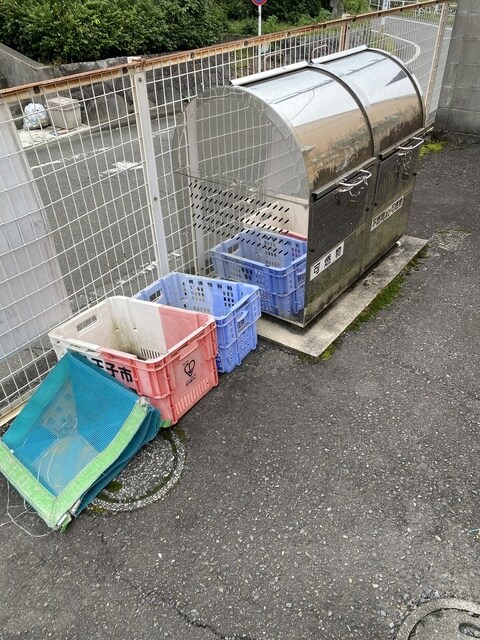 物件外観写真4　(ゴミ置き場♪)