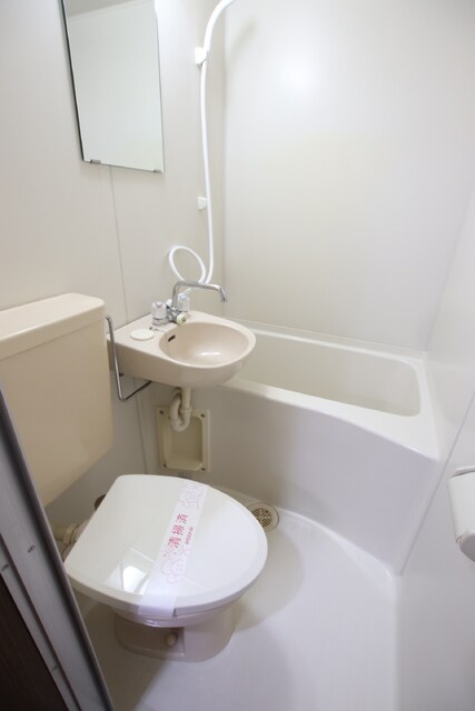 物件内観写真9　(★掃除のしやすい　バス・トイレ同室タイプ★)