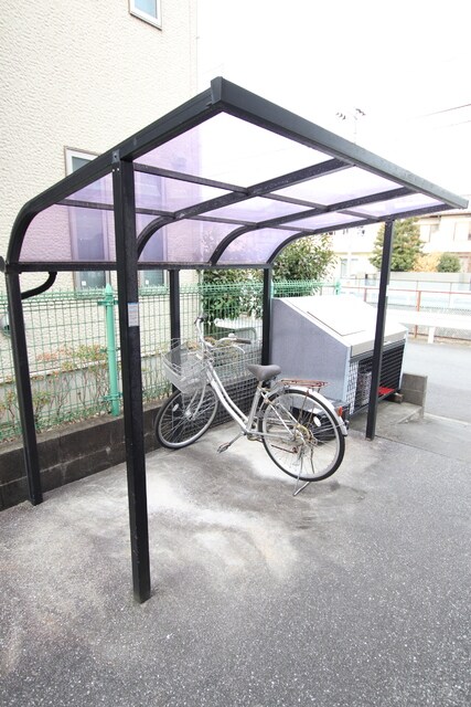 物件外観写真4　(★屋根付駐輪場★（空き状況・使用料等詳細はご確認下さい）)