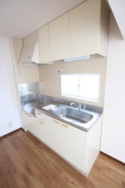 物件内観写真22　(★吊戸棚があり収納豊富なキッチン★)