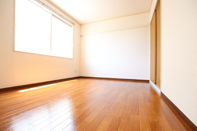 物件内観写真25　(★【洋室6帖】シンプルでレイアウトしやすい洋室★)