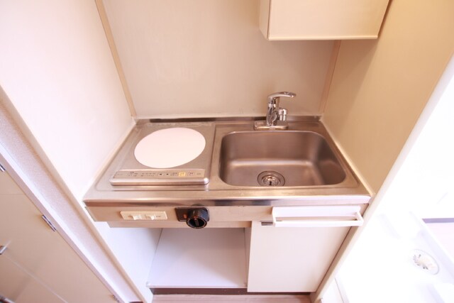 物件内観写真9　(★ミニ収納棚付き・コンパクトキッチン★)