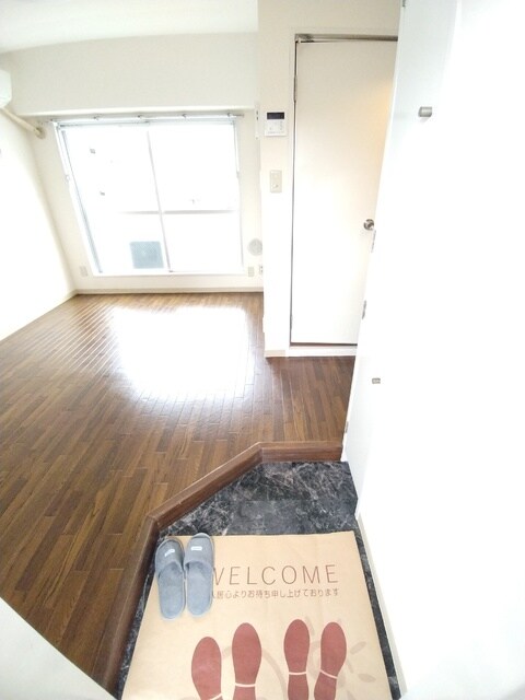 物件内観写真10　(★玄関からお部屋の様子★)