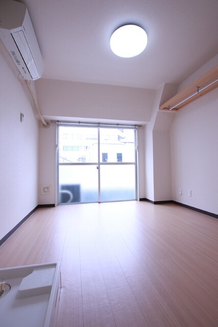 物件内観写真29　(★【洋室5.5帖】角部屋・エアコン付きのお部屋★)