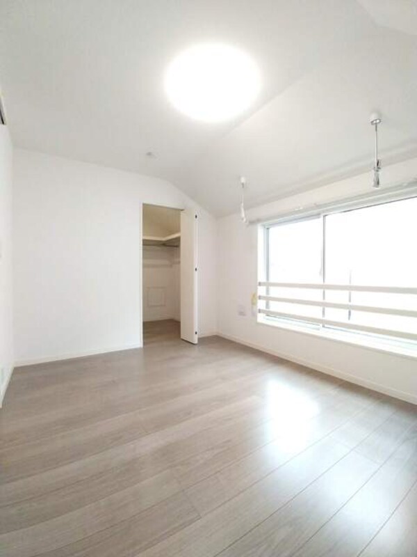 寝室(建築中の写真となります。)