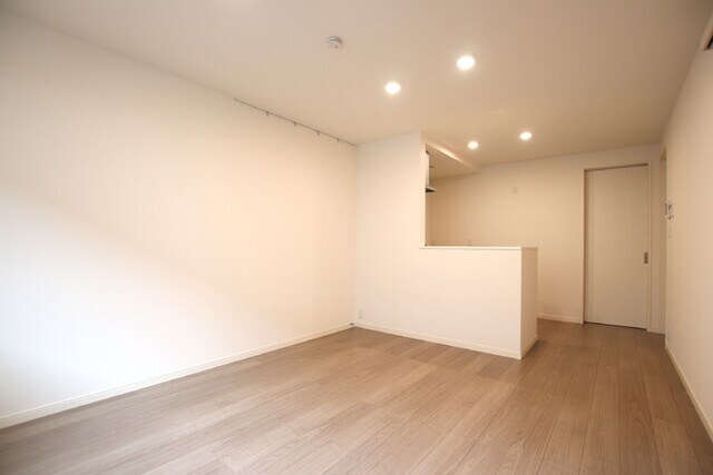 物件内観写真5　(建築中の写真です。)