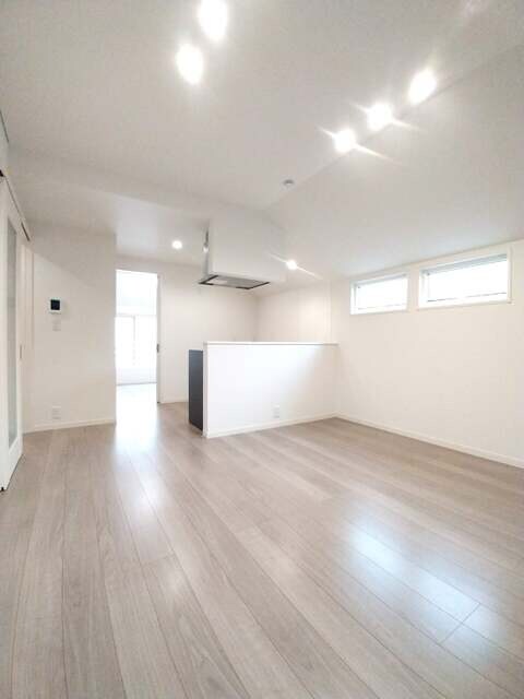 物件内観写真5　(建築中の写真となります。)