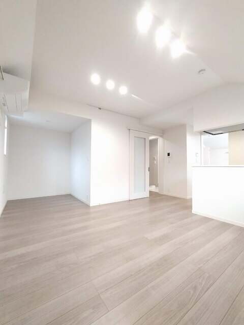 物件内観写真6　(建築中の写真となります。)