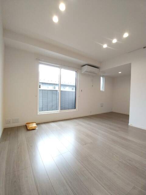 物件内観写真13　(建築中の写真となります。)