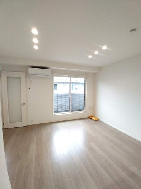 物件内観写真15　(建築中の写真となります。)