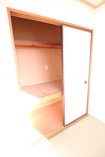 物件内観写真23　(★たっぷり収納できる押入れ★)