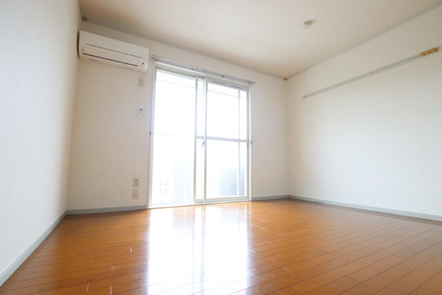 物件内観写真9　(7帖の洋室です♪)