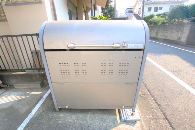 物件外観写真7　(敷地内ゴミ置き場♪)