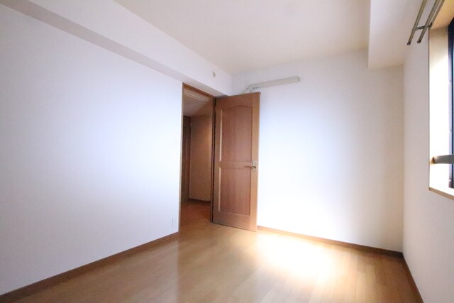 物件内観写真9　(6帖洋室☆彡)