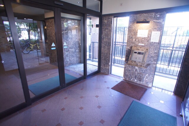 物件外観写真8　(広々エントランス☆彡)