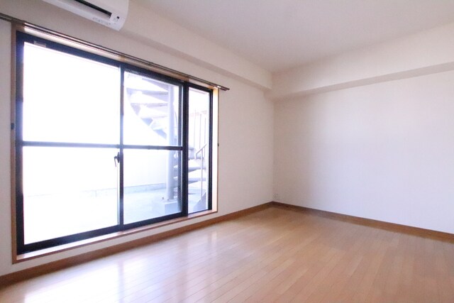 物件内観写真23　(8.1帖洋室☆彡)