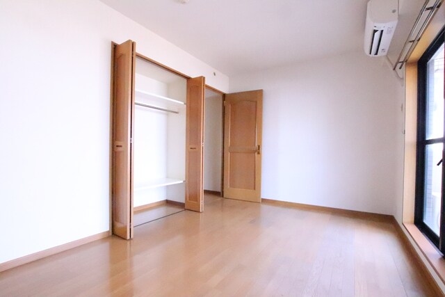 物件内観写真29　(8.1帖洋室☆彡)