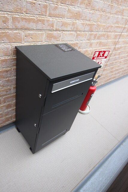 物件外観写真6　(宅配ボックス（1世帯1台あります）)