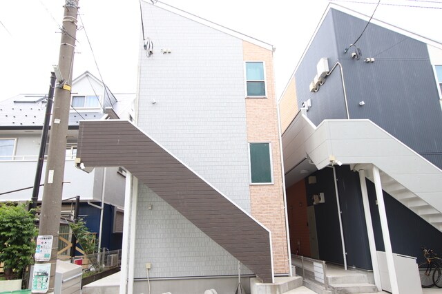 物件外観写真7　(建物入口)