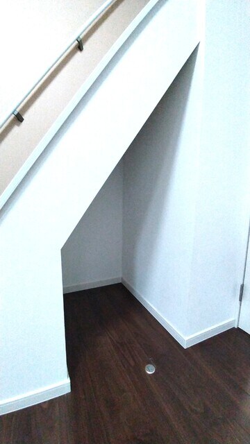 物件内観写真15　(階段下スペース☆彡)