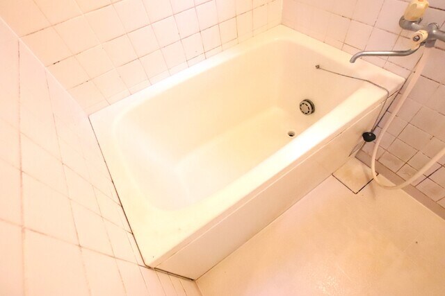 物件内観写真14　(浴槽☆彡（リフォーム前のお写真です。）)