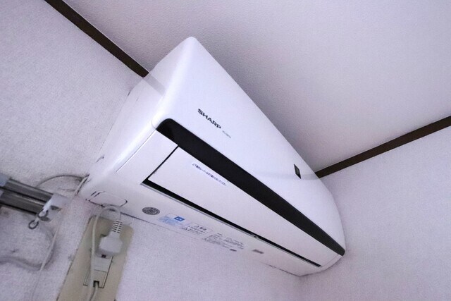 物件内観写真18　(エアコン1基☆彡（リフォーム前のお写真です。）)
