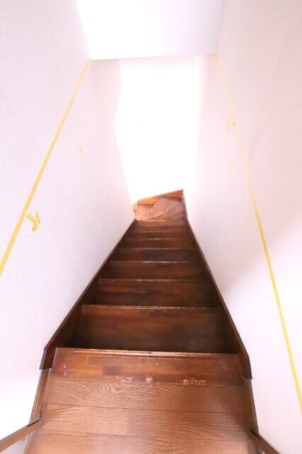 物件内観写真22　(階段☆彡（リフォーム前のお写真です。）)