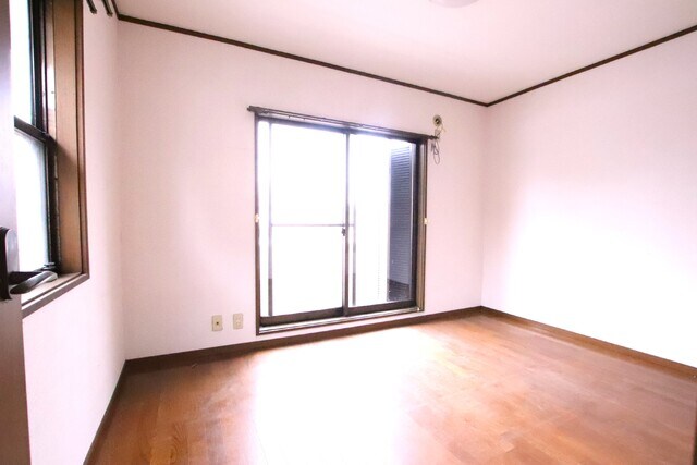 物件内観写真23　(6帖居室☆彡（リフォーム前のお写真です。）)