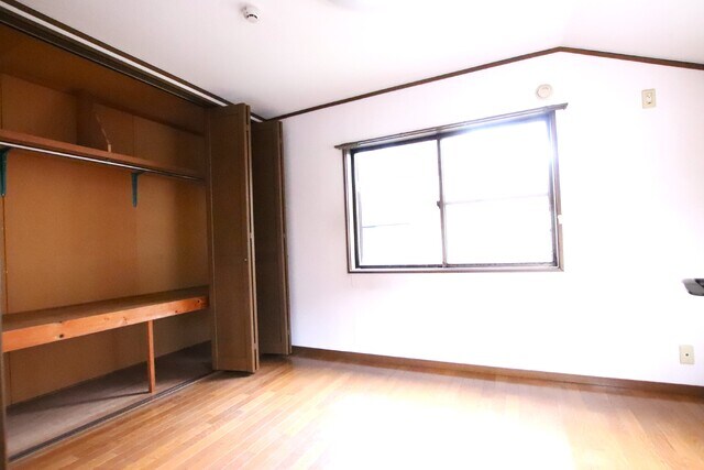 物件内観写真28　(6帖居室☆彡（リフォーム前のお写真です。）)