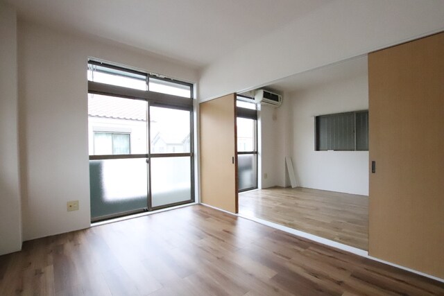 物件内観写真9　(6帖の洋室♪)