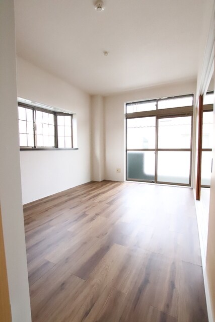 物件内観写真11　(6帖の洋室♪)