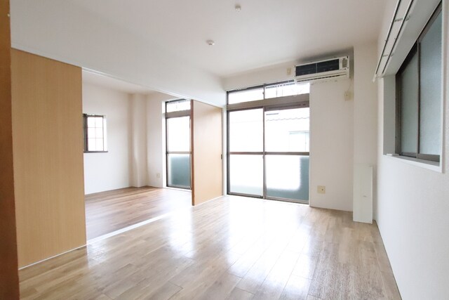 物件内観写真20　(６帖の洋室♪)