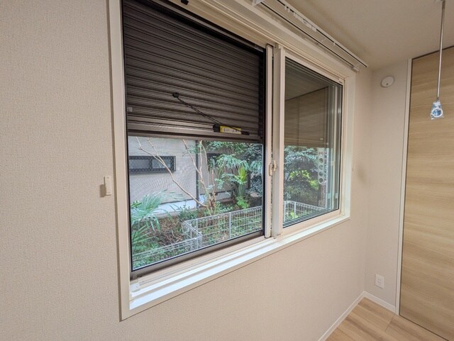 物件内観写真8　(★シャッター雨戸付きで防犯面も安心★)