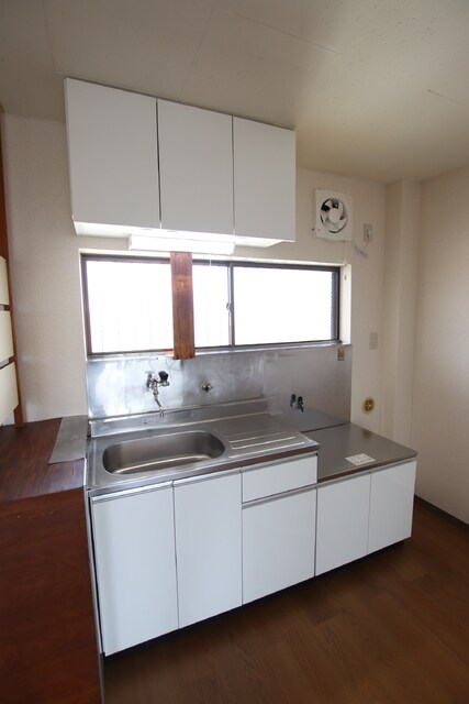 物件内観写真21　(★吊戸棚があり収納豊富なキッチン★)