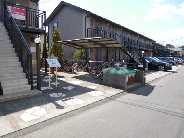 物件外観写真4　(駐輪場&ゴミ置場)