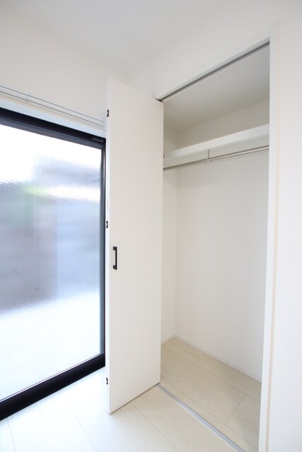 物件内観写真18　(洋服がかけられるクローゼット)