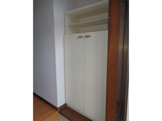 物件内観写真4　(下駄箱)