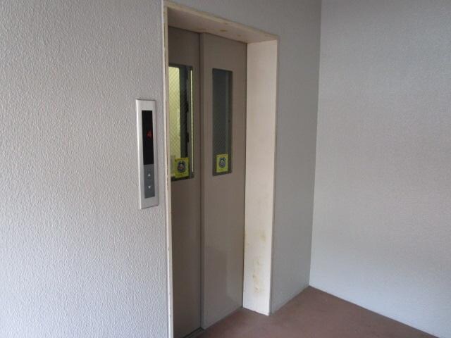 物件内観写真2　(エレベーター)
