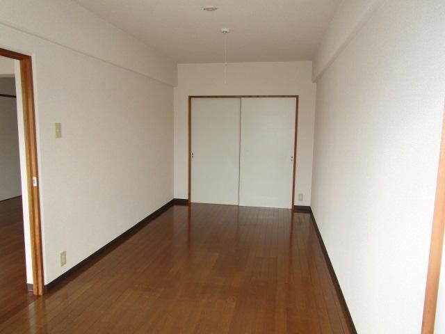 物件内観写真10　(リビング横洋室)