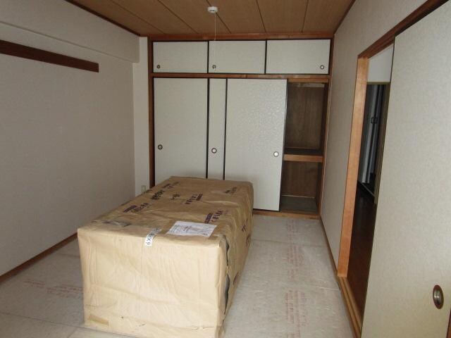 物件内観写真12　(キッチン横和室)