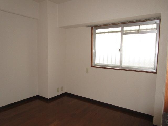 物件内観写真13　(玄関横洋室)