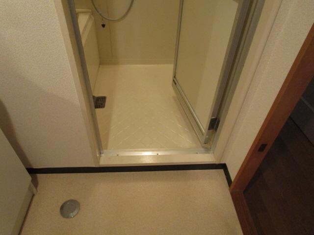 物件内観写真19　(浴室入口)