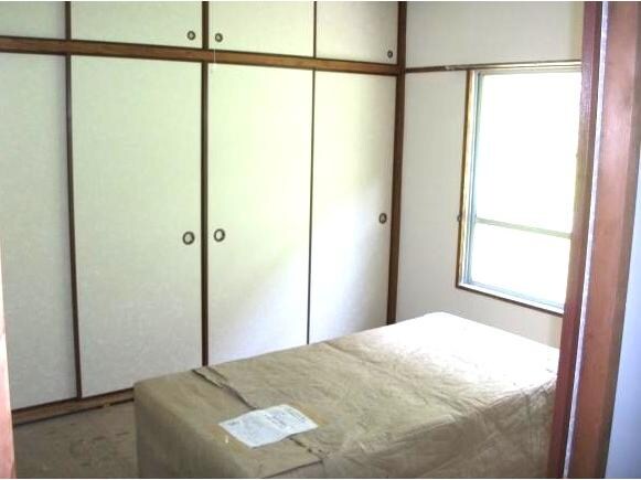 物件内観写真10　(和室（畳は入居時に敷き込み）)