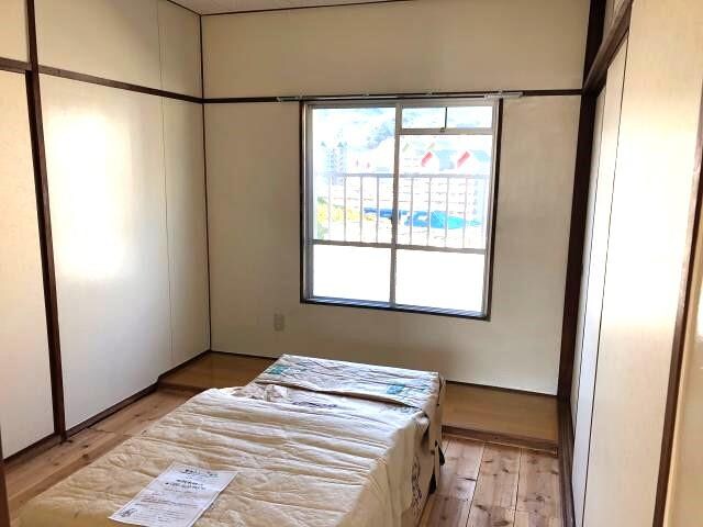物件内観写真10　(和室（畳は入居時に敷き込み）)
