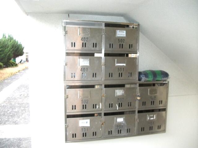 物件外観写真3　(集合郵便受け)